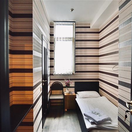 Uno Apart Hotel Киев Екстериор снимка