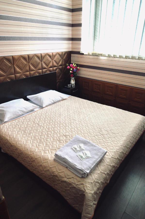 Uno Apart Hotel Киев Екстериор снимка
