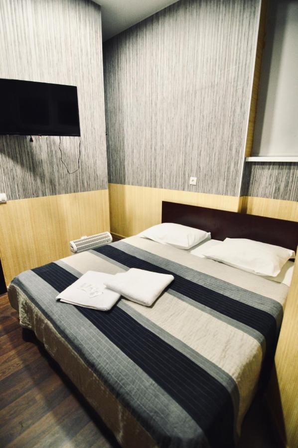 Uno Apart Hotel Киев Екстериор снимка