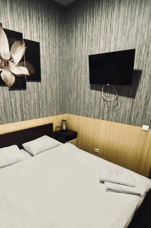 Uno Apart Hotel Киев Екстериор снимка
